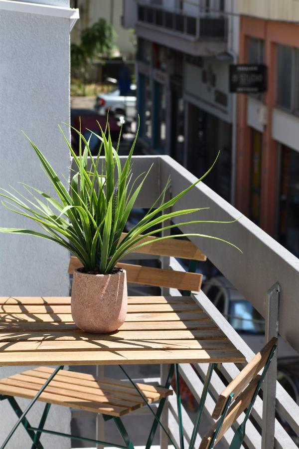 Olive - Happyhostgr - Downtown Apartment Volos Buitenkant foto